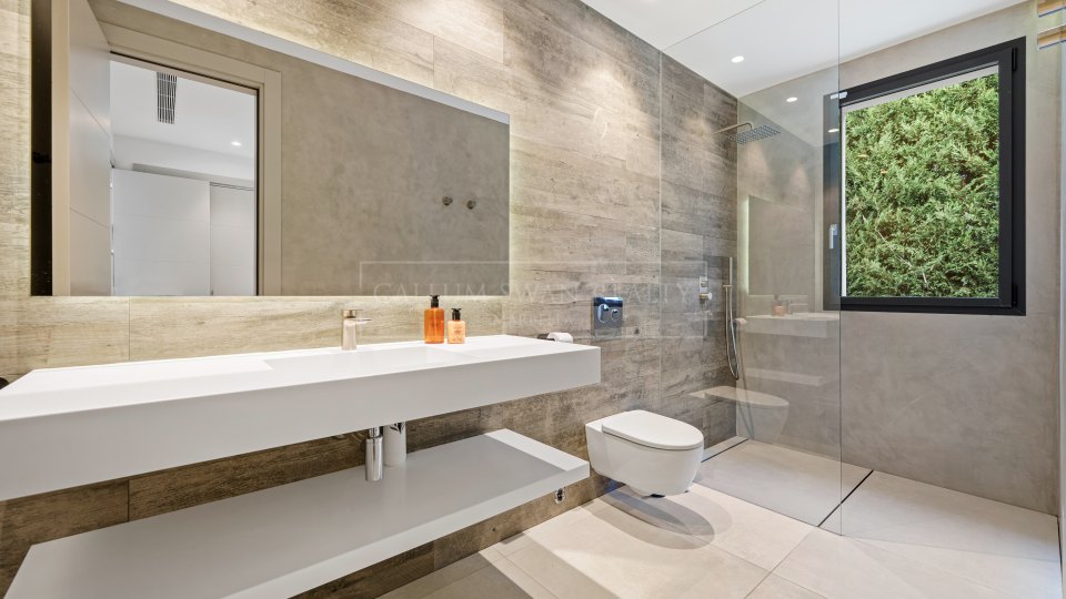 Nueva Andalucia, Villa moderne de cinq chambres dans la Vallée du Golf de Nueva Andalucia