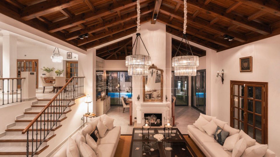 Benahavis, Renovated Andalusian-Style Villa with Sea Views in El Madroñal, Benahavís