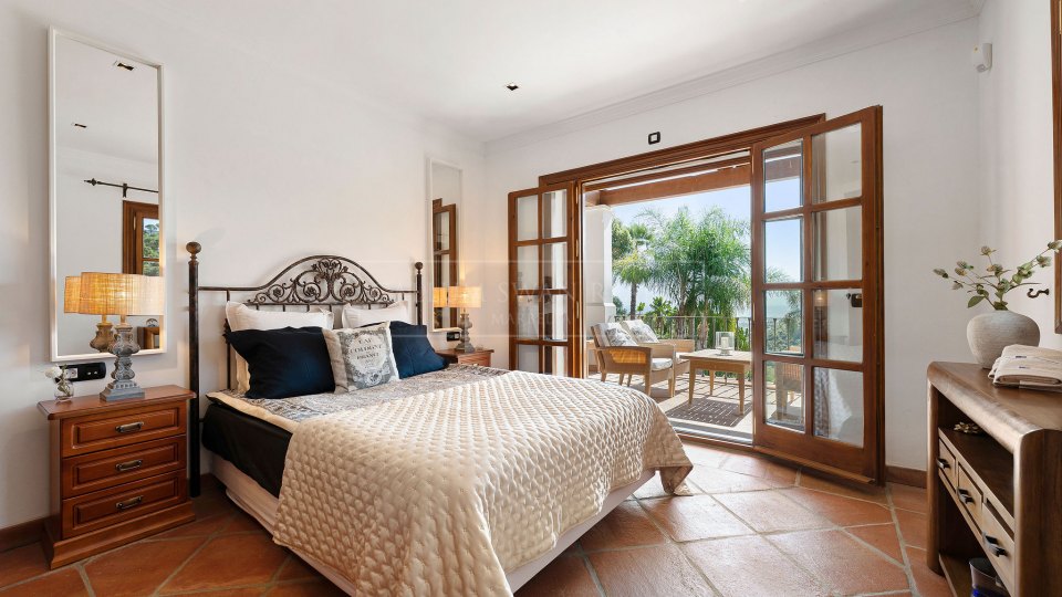 Benahavis, Renovated Andalusian-Style Villa with Sea Views in El Madroñal, Benahavís