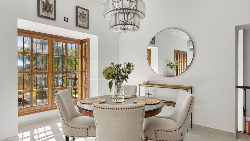 Benahavis, Renovated Andalusian-Style Villa with Sea Views in El Madroñal, Benahavís