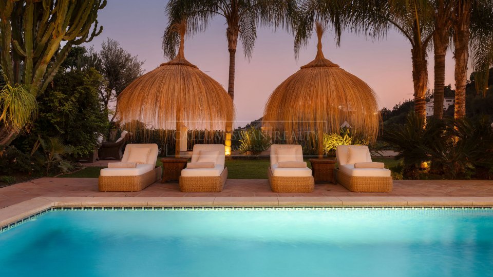 Benahavis, Renovated Andalusian-Style Villa with Sea Views in El Madroñal, Benahavís