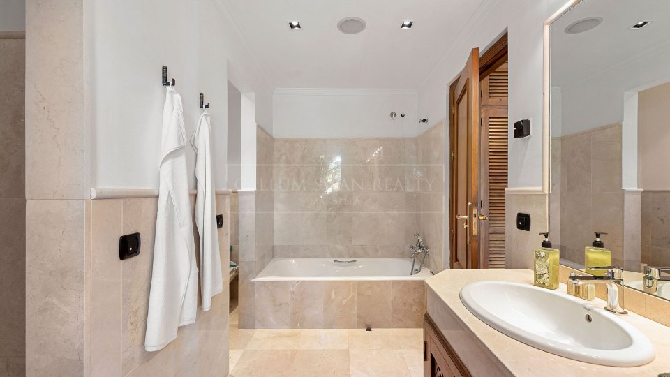 Benahavis, Renovated Andalusian-Style Villa with Sea Views in El Madroñal, Benahavís