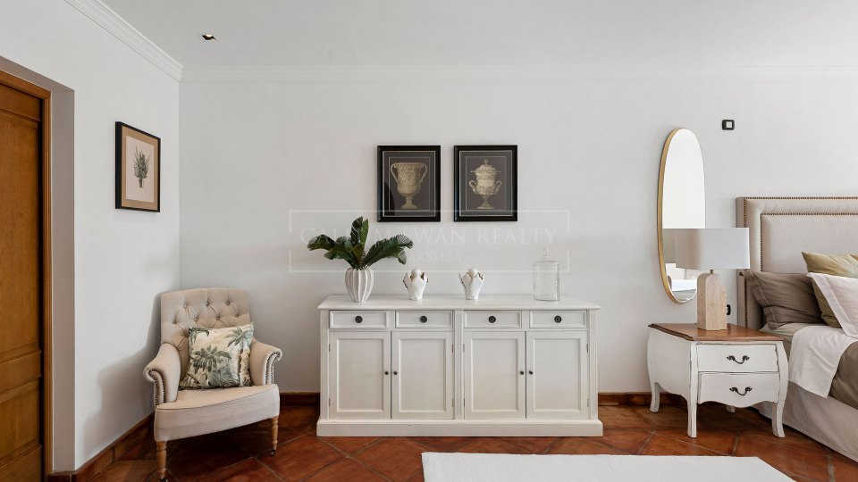 Benahavis, Renovated Andalusian-Style Villa with Sea Views in El Madroñal, Benahavís