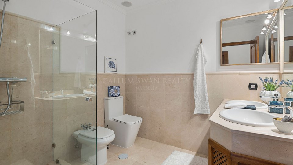 Benahavis, Renovated Andalusian-Style Villa with Sea Views in El Madroñal, Benahavís