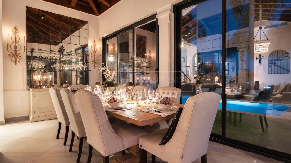 Benahavis, Renovated Andalusian-Style Villa with Sea Views in El Madroñal, Benahavís