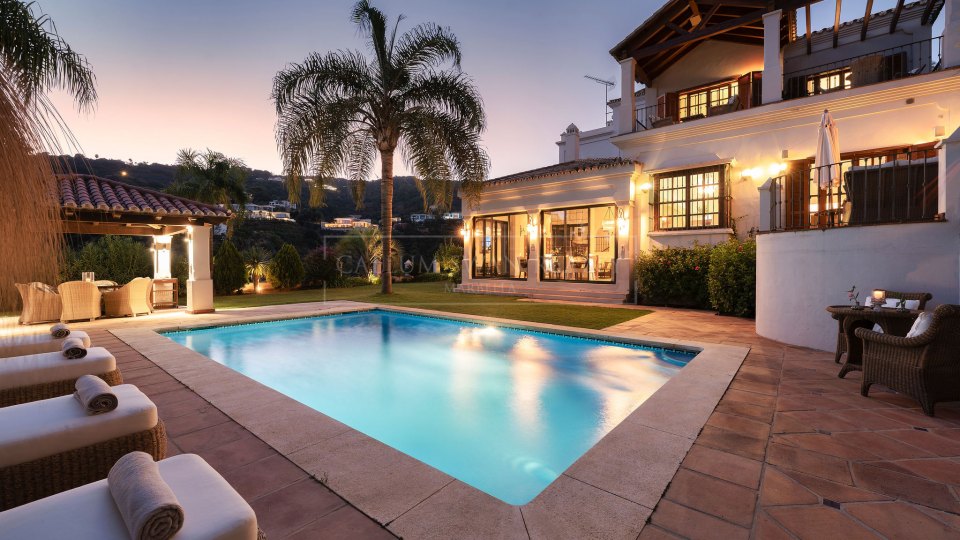 Benahavis, Renovated Andalusian-Style Villa with Sea Views in El Madroñal, Benahavís