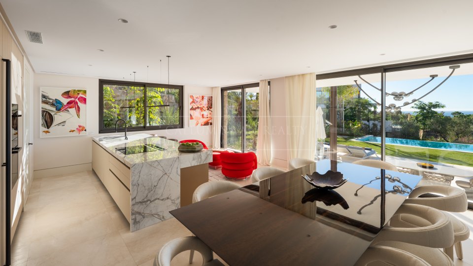 Marbella Golden Mile, Modern Villa with Sea Views for Sale in Marbella Hill Club