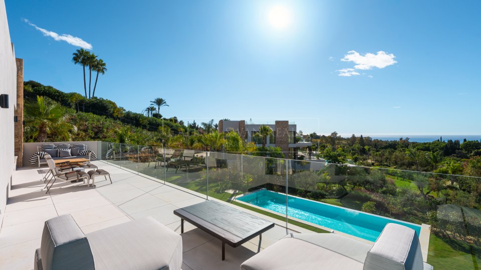 Marbella Golden Mile, Modern Villa with Sea Views for Sale in Marbella Hill Club