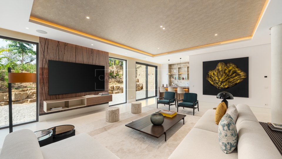 Marbella Golden Mile, Newly Built Villa with Panoramic Views in Marbella Hill Club, Marbella