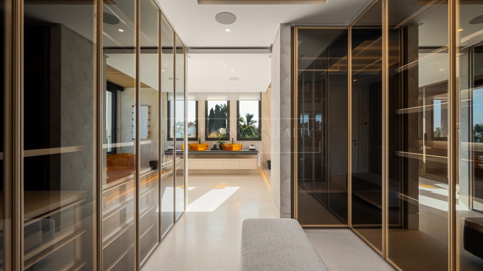 Marbella Golden Mile, Newly Built Villa with Panoramic Views in Marbella Hill Club, Marbella