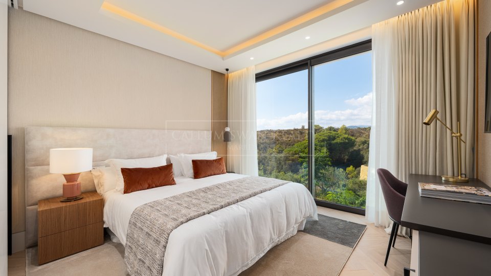 Marbella Golden Mile, Newly Built Villa with Panoramic Views in Marbella Hill Club, Marbella