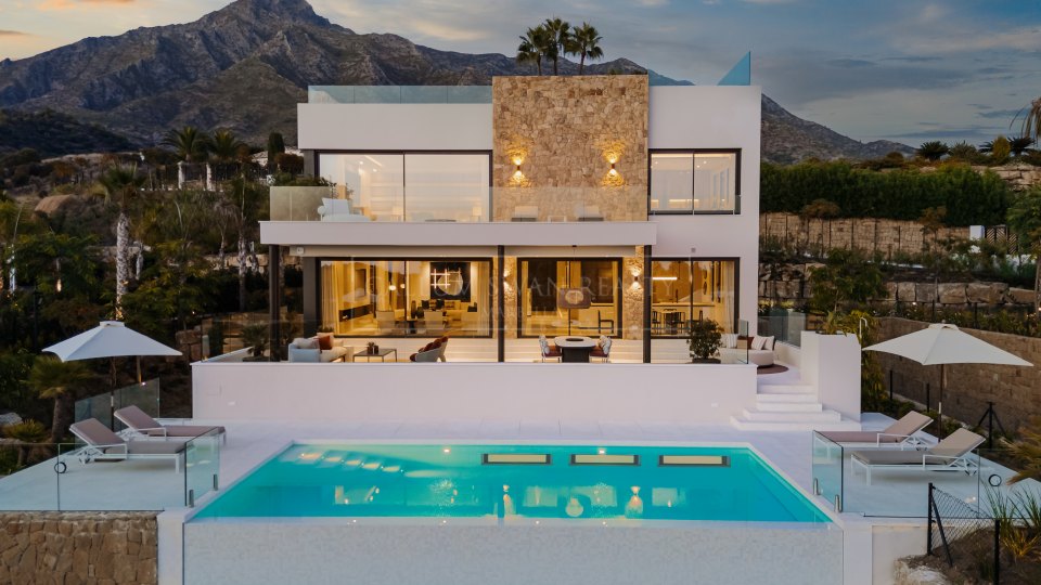 Marbella Golden Mile, Newly Built Villa with Panoramic Views in Marbella Hill Club, Marbella