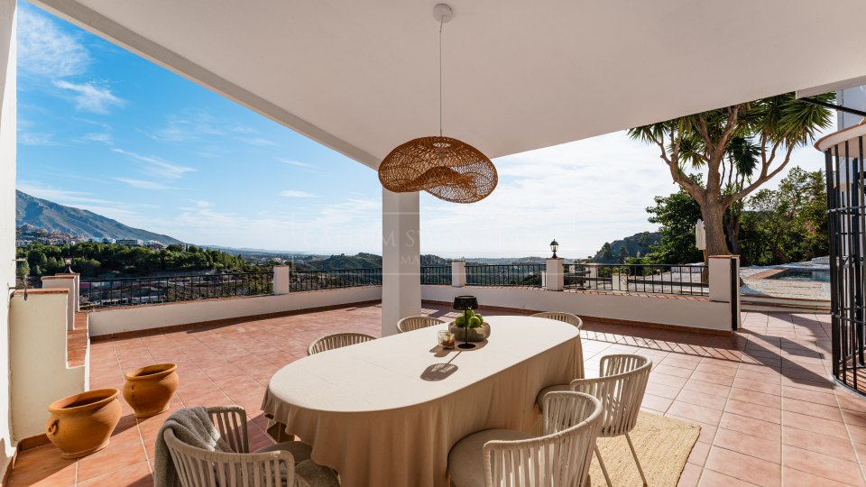 Benahavis, Villa refinada con vistas panorámicas en venta en El Madroñal, Benahavís