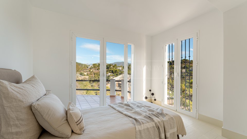 Benahavis, Villa refinada con vistas panorámicas en venta en El Madroñal, Benahavís