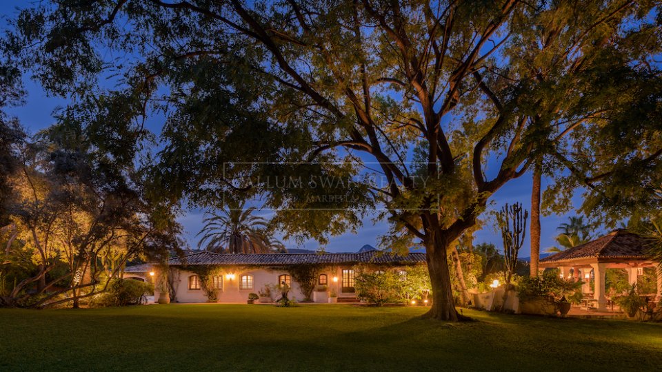Benahavis, Spanish Style Villa for Sale with Lake Views on a Large Private Plot in Benahavís
