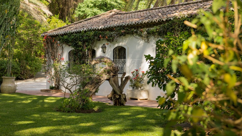 Benahavis, Spanish Style Villa for Sale with Lake Views on a Large Private Plot in Benahavís