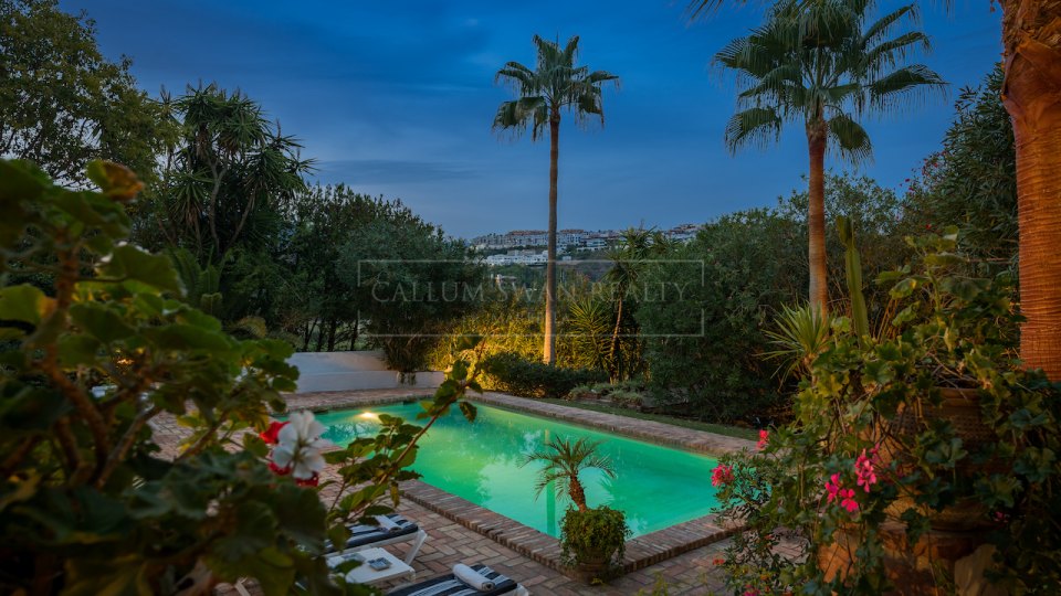 Benahavis, Spanish Style Villa for Sale with Lake Views on a Large Private Plot in Benahavís