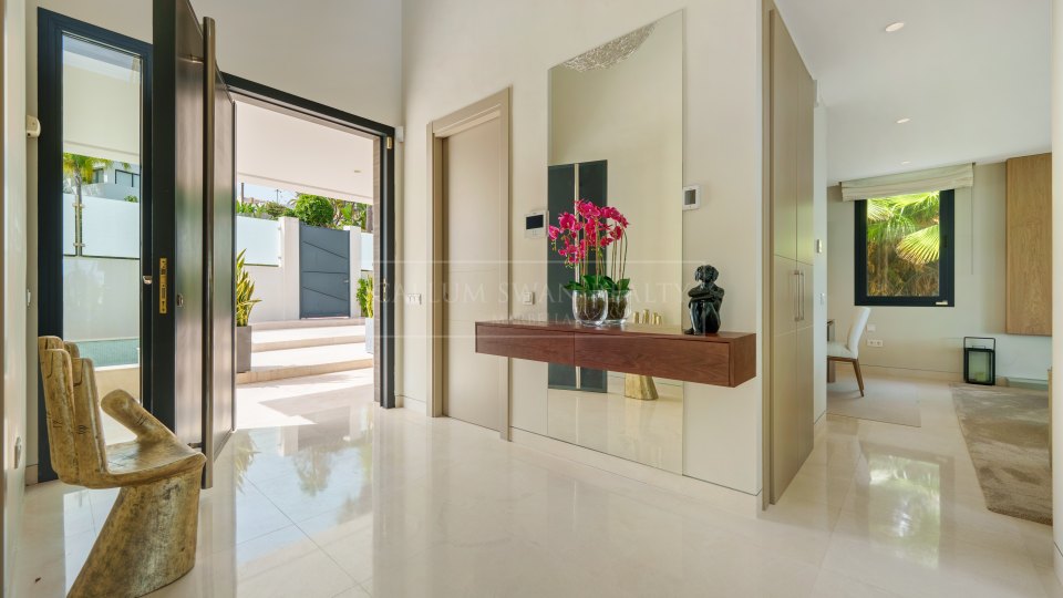 Nueva Andalucia, Moderna villa de golf en primera línea de venta en Nueva Andalucía, Marbella