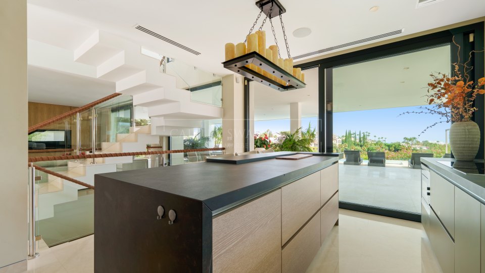 Nueva Andalucia, Moderna villa de golf en primera línea de venta en Nueva Andalucía, Marbella