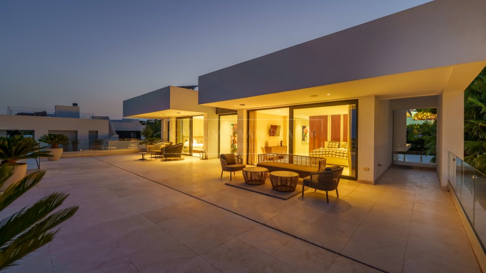 Nueva Andalucia, Moderna villa de golf en primera línea de venta en Nueva Andalucía, Marbella