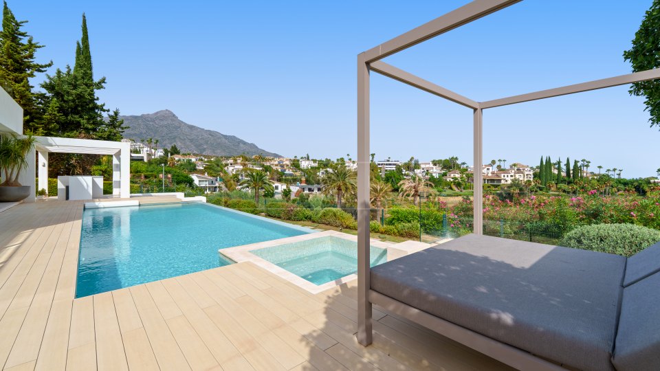 Nueva Andalucia, Moderna villa de golf en primera línea de venta en Nueva Andalucía, Marbella