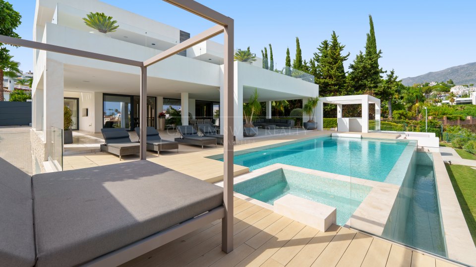 Nueva Andalucia, Moderna villa de golf en primera línea de venta en Nueva Andalucía, Marbella