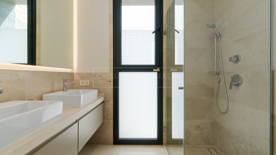 Nueva Andalucia, Moderna villa de golf en primera línea de venta en Nueva Andalucía, Marbella