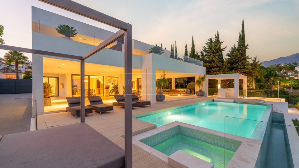 Nueva Andalucia, Moderna villa de golf en primera línea de venta en Nueva Andalucía, Marbella