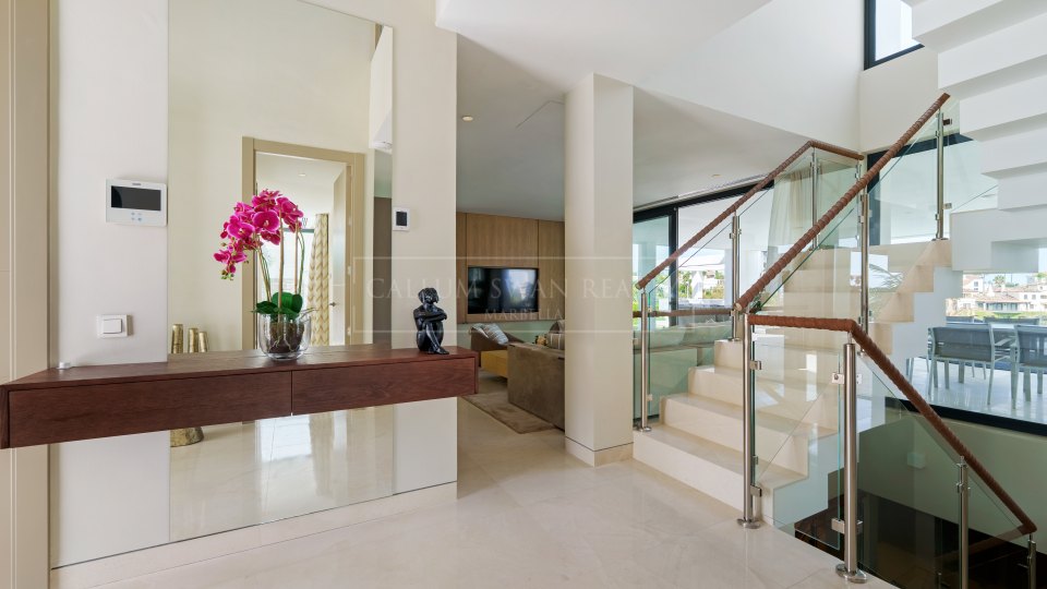 Nueva Andalucia, Moderna villa de golf en primera línea de venta en Nueva Andalucía, Marbella