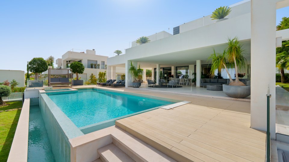 Nueva Andalucia, Moderna villa de golf en primera línea de venta en Nueva Andalucía, Marbella