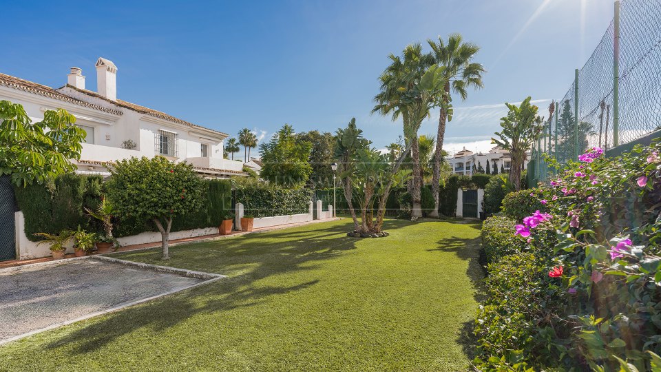 San Pedro de Alcantara, Maison familiale en bord de mer à San Pedro Beach, à distance de marche de la plage et des commodités