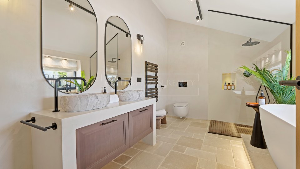 Nueva Andalucia, Excepcional villa de estilo andaluz en venta en Nueva Andalucía, Marbella