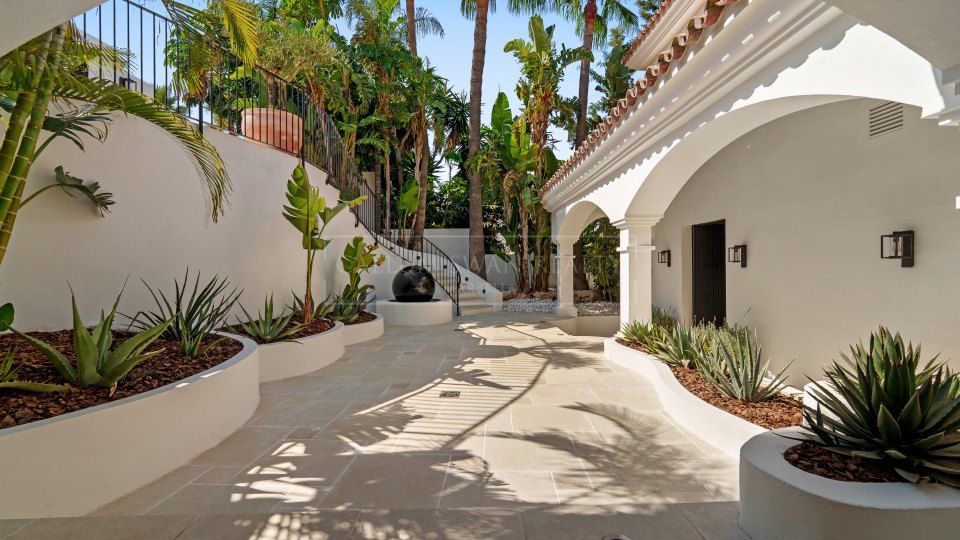 Nueva Andalucia, Excepcional villa de estilo andaluz en venta en Nueva Andalucía, Marbella