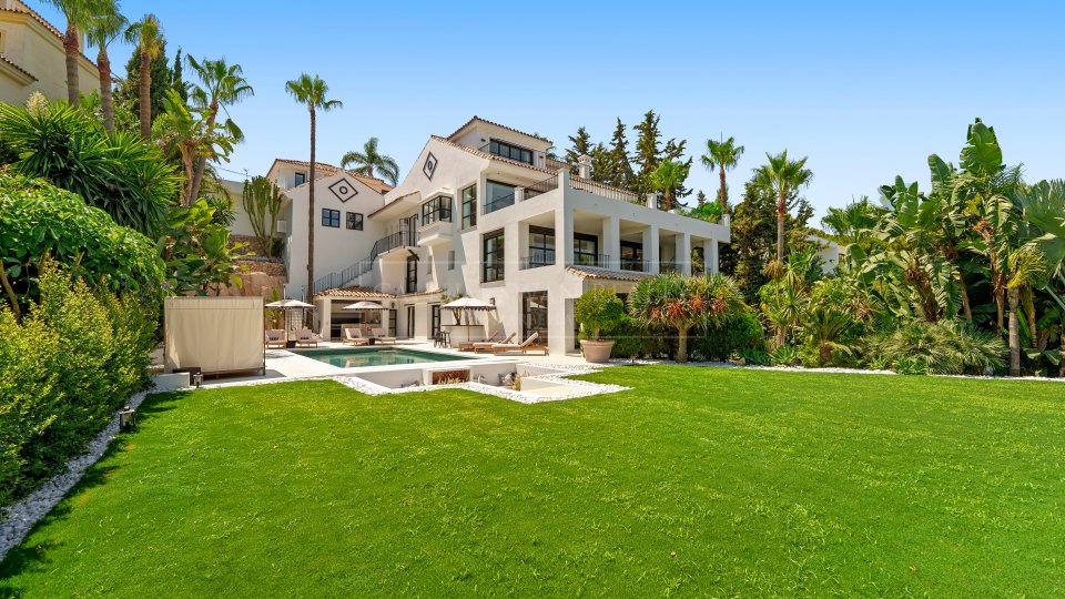 Nueva Andalucia, Excepcional villa de estilo andaluz en venta en Nueva Andalucía, Marbella
