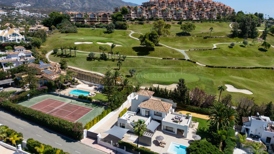 Nueva Andalucia, Villa moderne en première ligne avec vue sur la mer dans la vallée du golf de Nueva Andalucía