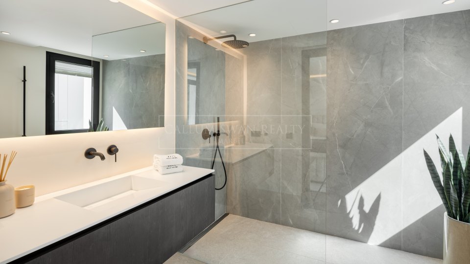 Nueva Andalucia, Villa moderne en première ligne avec vue sur la mer dans la vallée du golf de Nueva Andalucía