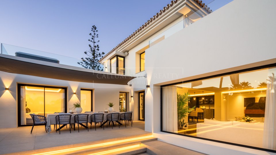 Nueva Andalucia, Villa moderne en première ligne avec vue sur la mer dans la vallée du golf de Nueva Andalucía