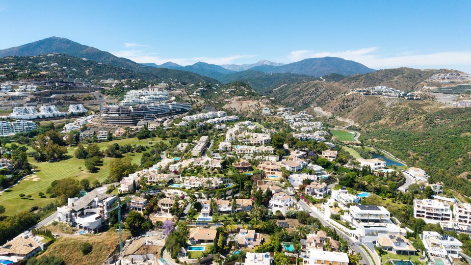 Benahavis, Family Villa for Sale in La Quinta, Benahavís