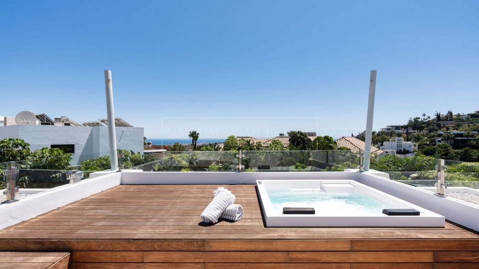 Benahavis, Family Villa for Sale in La Quinta, Benahavís