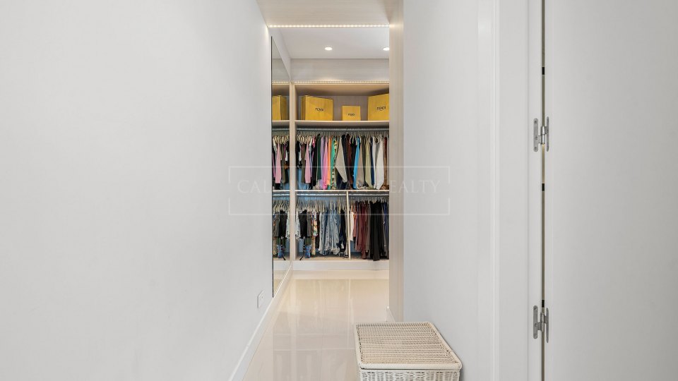 Benahavis, Family Villa for Sale in La Quinta, Benahavís