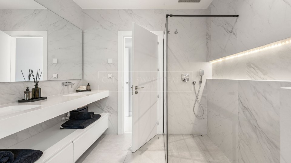 Benahavis, Family Villa for Sale in La Quinta, Benahavís