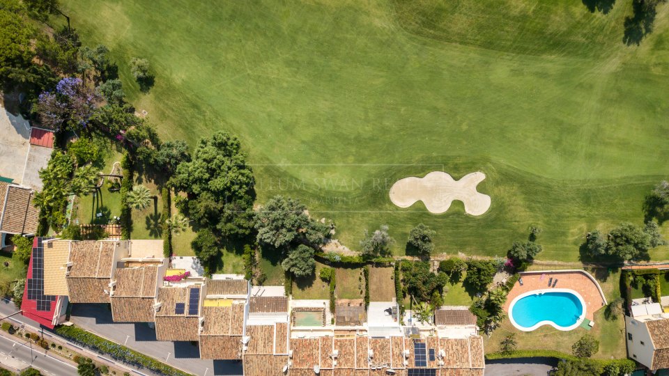 Nueva Andalucia, Adosado reformado en primera línea de golf en Nueva Andalucía, Marbella