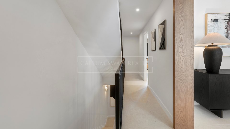 Nueva Andalucia, Adosado reformado en primera línea de golf en Nueva Andalucía, Marbella