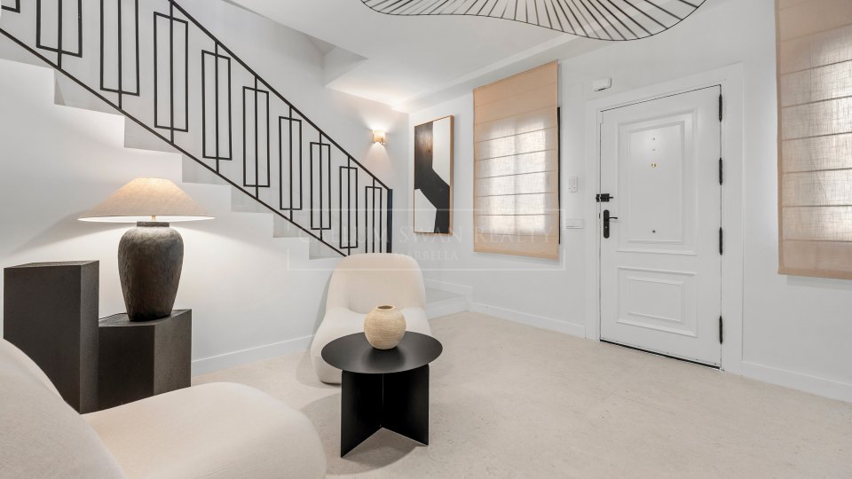 Nueva Andalucia, Adosado reformado en primera línea de golf en Nueva Andalucía, Marbella