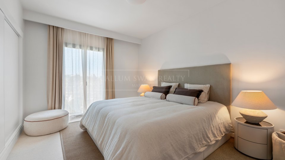 Nueva Andalucia, Adosado reformado en primera línea de golf en Nueva Andalucía, Marbella