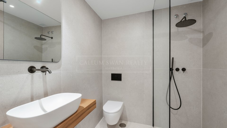 Nueva Andalucia, Adosado reformado en primera línea de golf en Nueva Andalucía, Marbella