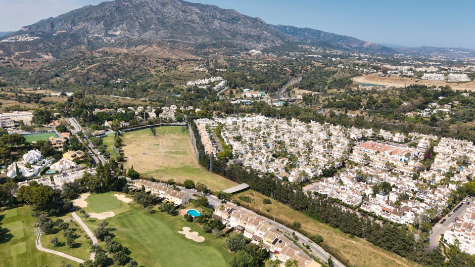 Nueva Andalucia, Adosado reformado en primera línea de golf en Nueva Andalucía, Marbella