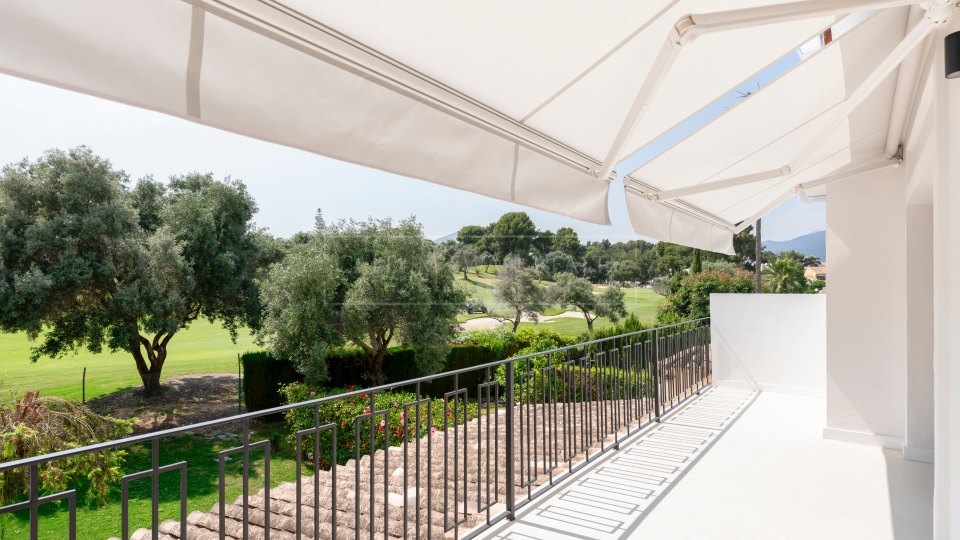 Nueva Andalucia, Adosado reformado en primera línea de golf en Nueva Andalucía, Marbella
