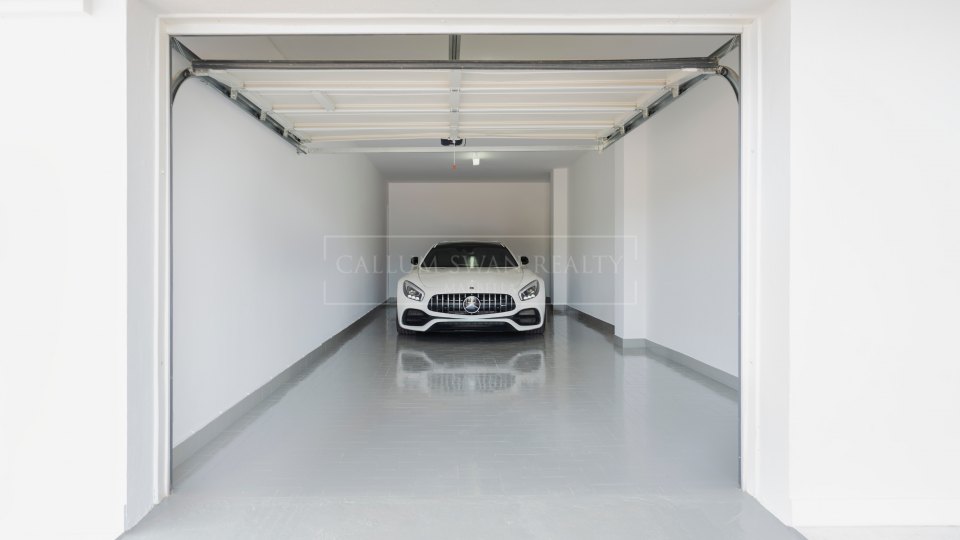 Nueva Andalucia, Adosado reformado en primera línea de golf en Nueva Andalucía, Marbella