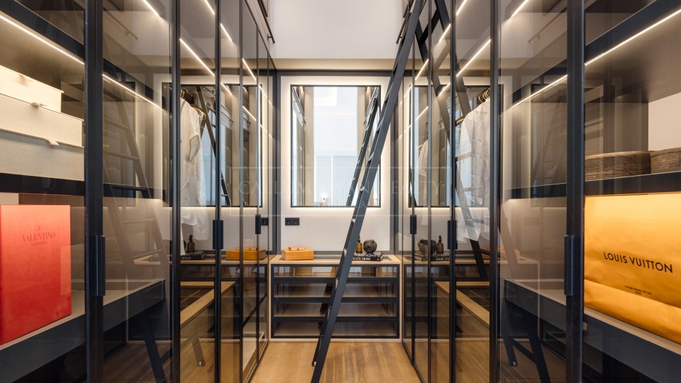 Benahavis, Villa méditerranéenne avec vue sur le golf et la mer à Los Arqueros, Benahavís